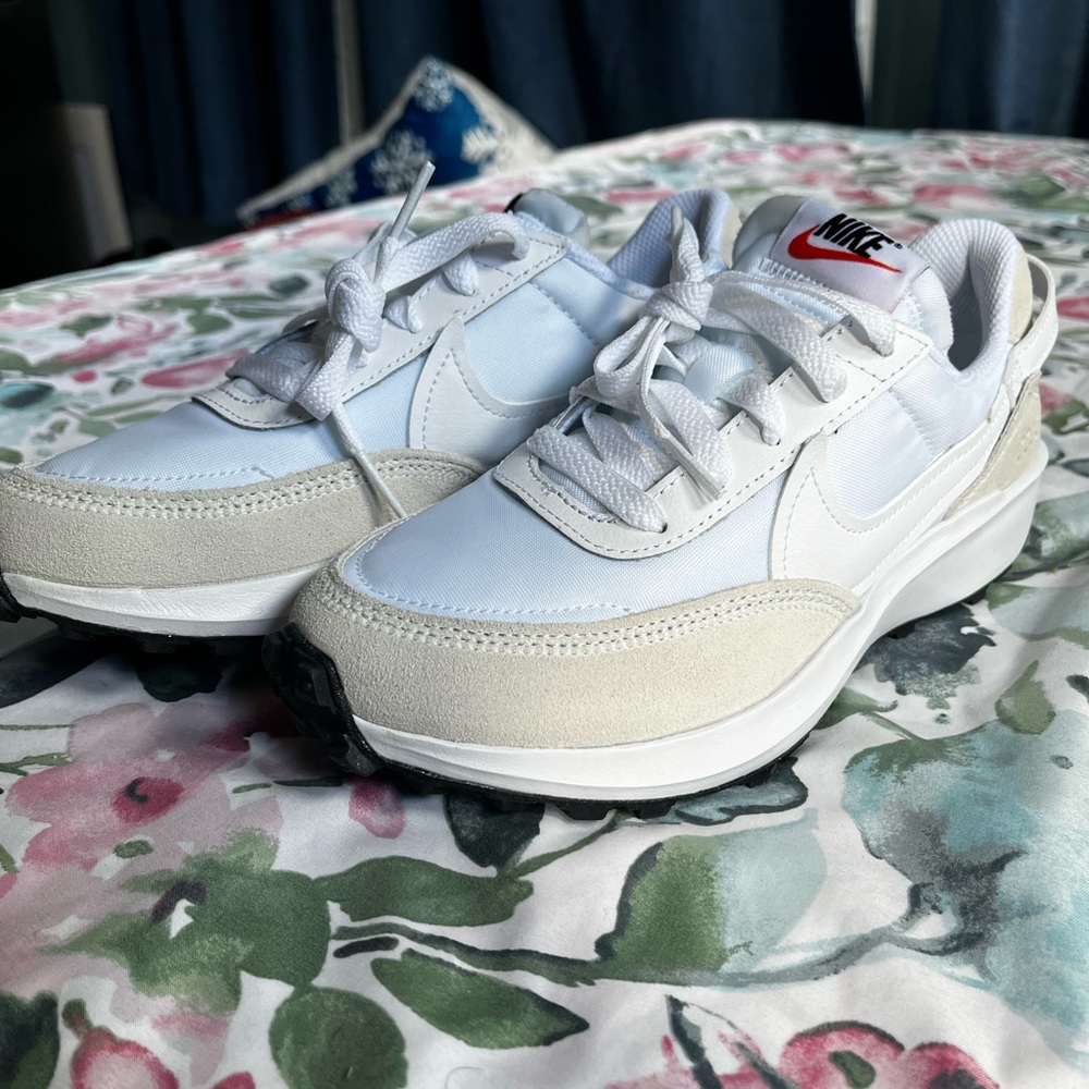 Women nike waffle size 6 NWOT